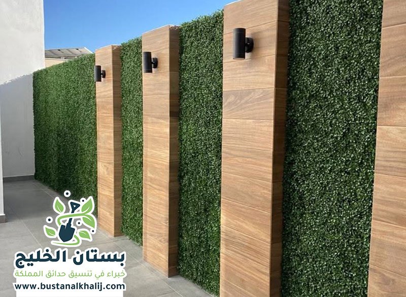تركيب العشب الصناعي على الجدران الخارجية