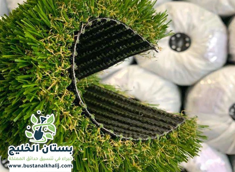 تركيب عشب حي الخليج للحدائق المنزلية